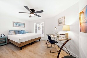 4 Schlafzimmer, Schreibtisch, Bügeleisen/Bügelbrett, Reisekinderbett