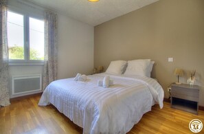 3 bedrooms, iron/ironing board, free WiFi, bed sheets