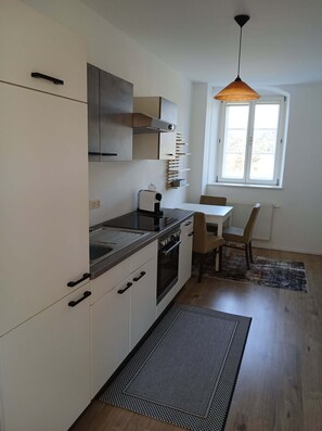 Fridge, stovetop