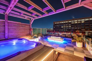 Premier Penthouse, City View | Terrace/patio - CLUBHAUS Hotel (Montréal)