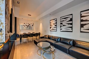 Suite royale, vue sur le jardin | Aire de séjour