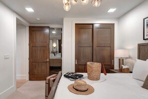 2 bedrooms, iron/ironing board, WiFi, bed sheets - Abode at Empire Residences, ski-in/ski-out, hot tub, empire pass (Park City)