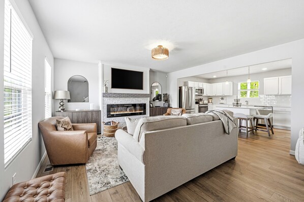 TV, fireplace, books, stereo