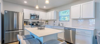 Paw Paw Lake Escape | Pet Friendly | Near Paw Paw Lake