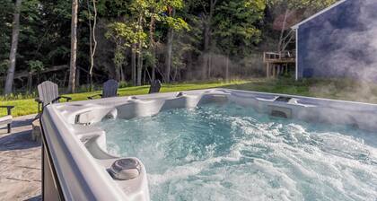 Paw Paw Lake Escape | Pet Friendly | Near Paw Paw Lake