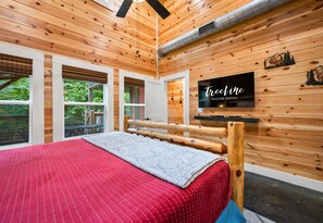 3 bedrooms, iron/ironing board, WiFi (free), bed sheets