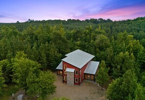 Exterior - Creek Bluff Retreat for Large Families and Groups (Broken Bow)