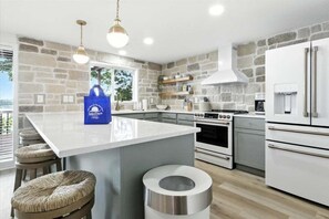 Fridge, microwave, oven, stovetop - Hot Tub, Main Channel Views, Great Outdoor Spaces, Blackstone (Sunrise Beach)