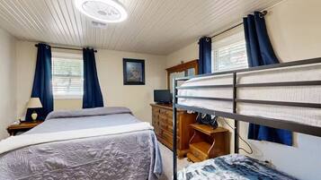 3 bedrooms, iron/ironing board, travel cot, free WiFi