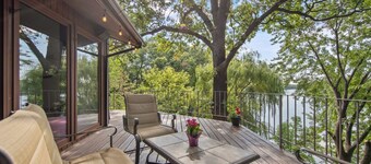 Tranquil property right on the Mississippi River with stunning panoramic views