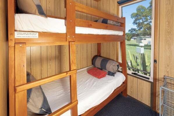 A bunk bed room with a sign indicating age restrictions for children. - BIG4 Kelso Sands Holiday and Native Wildlife Park (Kelso)