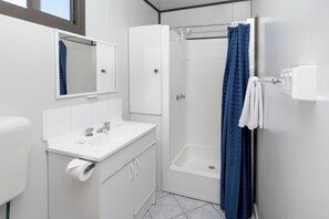 Classic Cabin | Bathroom