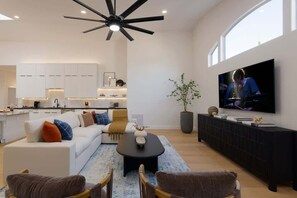 Smart TV, fireplace