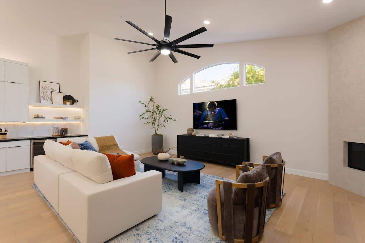 Smart TV, fireplace, offices