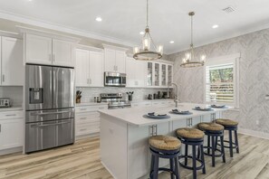 Microwave, oven, stovetop, dishwasher - Heated Pool, Arcade Room, Beach - New Beautiful Spacious House in PCB, sleeps 14 (Panama City Beach)