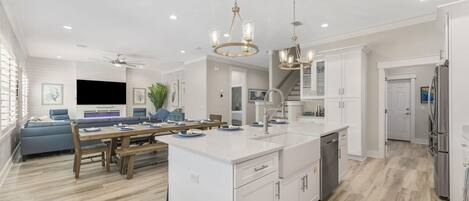 Micro-ondes, four, plaque de cuisson, lave-vaisselle