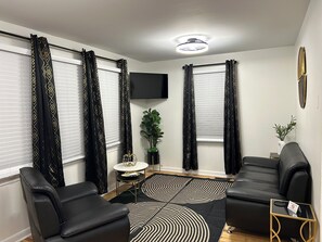 Interior - Cozy 2-bedroom house Riverdale with central heating and AC. (riverdale)