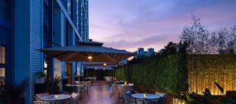 XIANG JI EXECUTIVE  APARTMENT