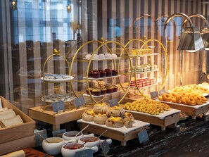 Daily buffet breakfast (CNY 68 per person) - XIANG JI EXECUTIVE APARTMENT (Shenzhen)
