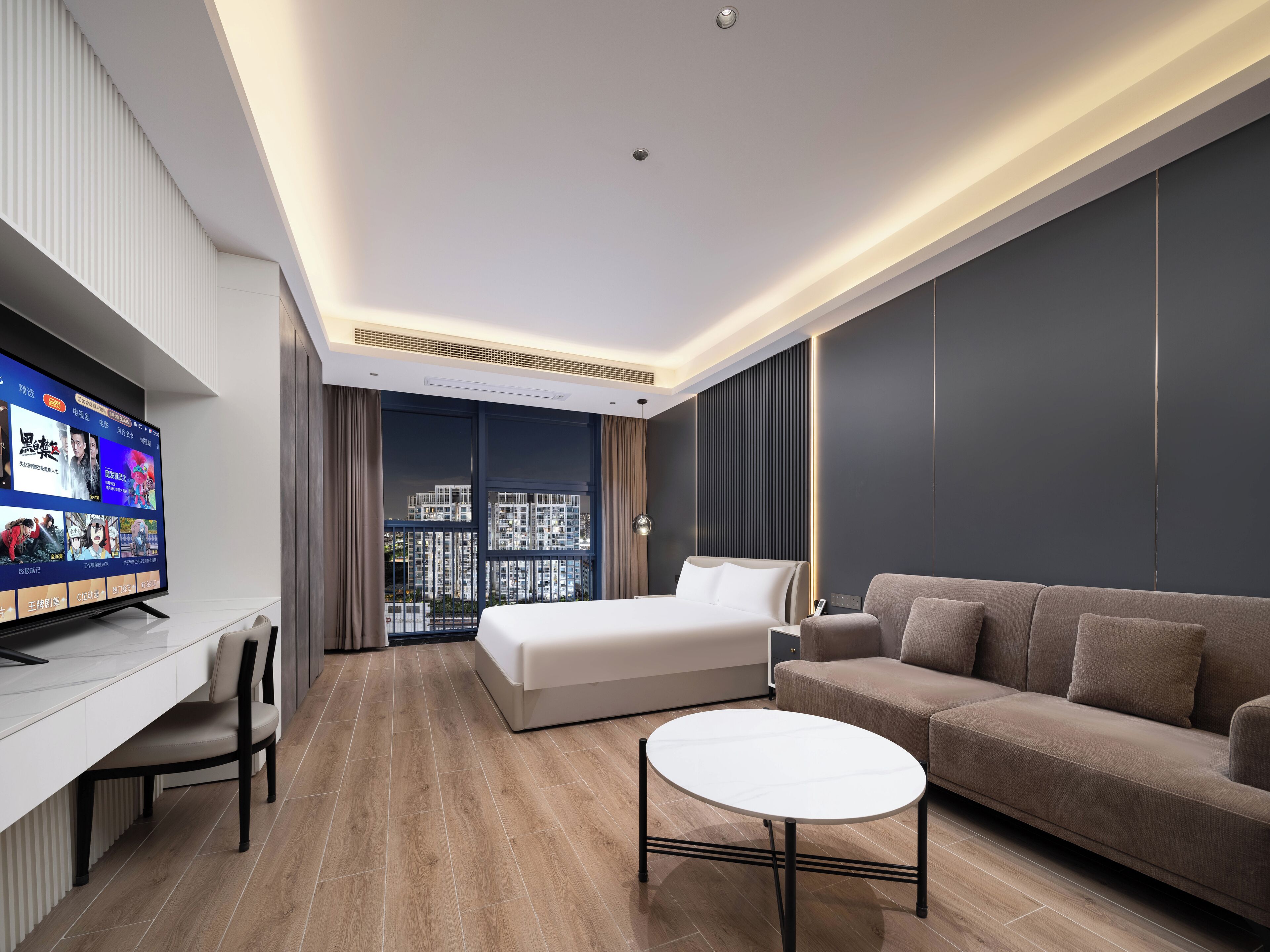 高级双人房, 城市景观 | 高档床上用品、办公桌、笔记本电脑工作区、遮光窗帘