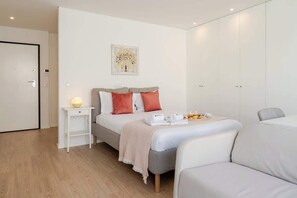1 dormitorio, tabla de planchar con plancha, cuna de viaje y wifi gratis