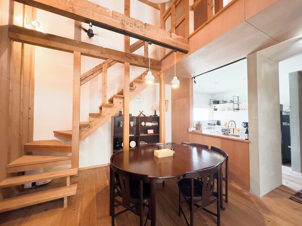 Apartamento, 3 habitaciones, no fumadores | Servicio de comidas en la habitación