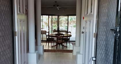 All comfort single bedroom in villa, morning coffee, relax, go shopping in Malls