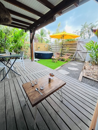 Outdoor dining. Bungalow la Tipik close to raisins clairs beach, shops and activities!