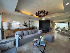 TV, fireplace - Stunning beach house overlooking North Curl Curl beach (North Curl Curl)