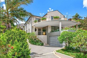 Exterior - Stunning beach house overlooking North Curl Curl beach (North Curl Curl)