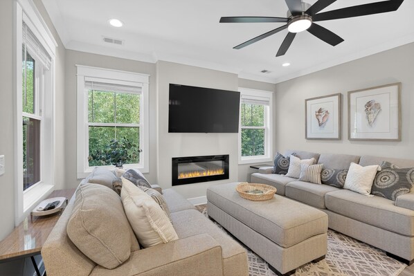 TV, fireplace