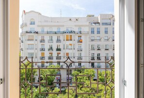 Interior - Blueground | Ibiza, city view, nr Retiro Park (Madrid)