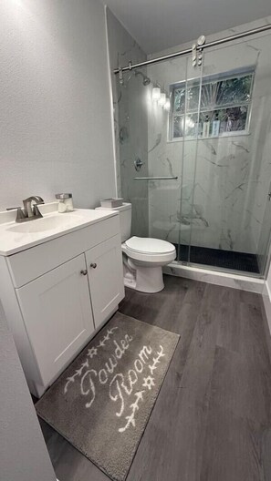 Ferienhaus, 2 Schlafzimmer, Haustiere gestattet | Badezimmer