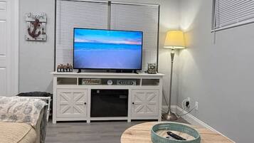 House, 2 Bedrooms, Patio, Garden View | Living area