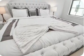 3 bedrooms, iron/ironing board, WiFi, bed sheets