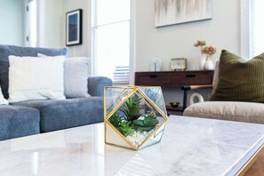 Living area - Stylish Atlanta Retreat • Close to Inman & Midtown (Atlanta)