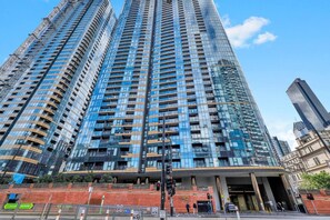 Exterior - Docklands Skyline Luxury Stay w/ Panoramic View (Docklands)