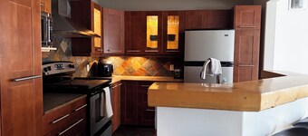 Fox & Fern • 2 BR • 2 BA • Main St. Gem