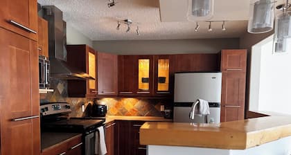 Fox & Fern âą 2 BR âą 2 BA âą Main St. Gem