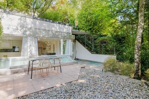 Outdoor dining - Blueground | Hirslanden, balcony, nr Zürich Lake (Zurich)