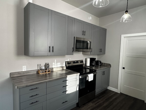 Superior Apartment, City View | Private kitchen | Full-sized fridge, microwave, oven, stovetop