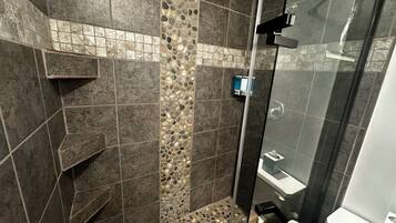 Gratis toiletartikler, håndklæder, Sæbe, Shampoo