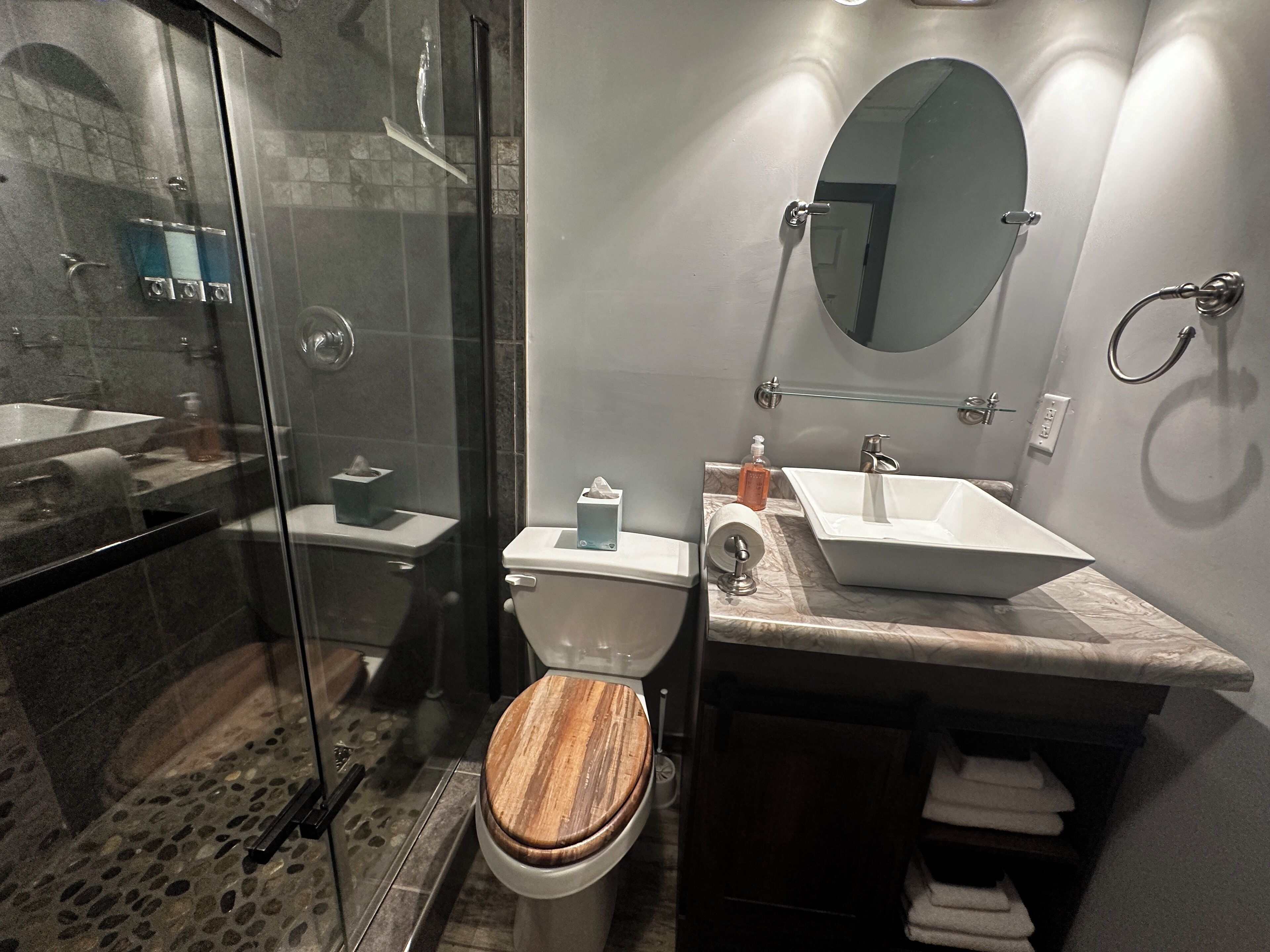 Premium Apartment, City View | Bathroom | Free toiletries, towels, soap, shampoo