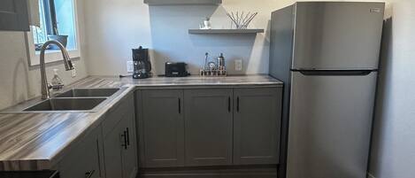 럭셔리 아파트, 시내 전망 | 전용 주방 | 대용량 냉장고, 전자레인지, 오븐, 쿡탑