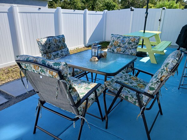 Outdoor dining
