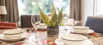 Auchenflower 1BR Retreat, Parking Close to UQ & M5