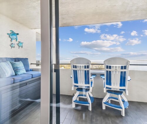 Stunning Condo with Private Terrace 