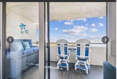 Stunning 1 bedroom unit with balcony and private terrace