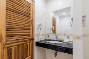 Apartamento, sacada | Banheiro
