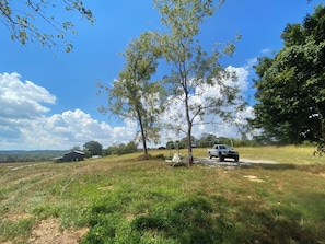 Parkplätze auf dem Gelände